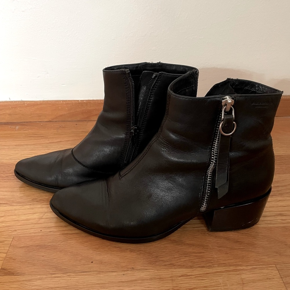Vagabond Black Zip up Ankle Bootie sz 7